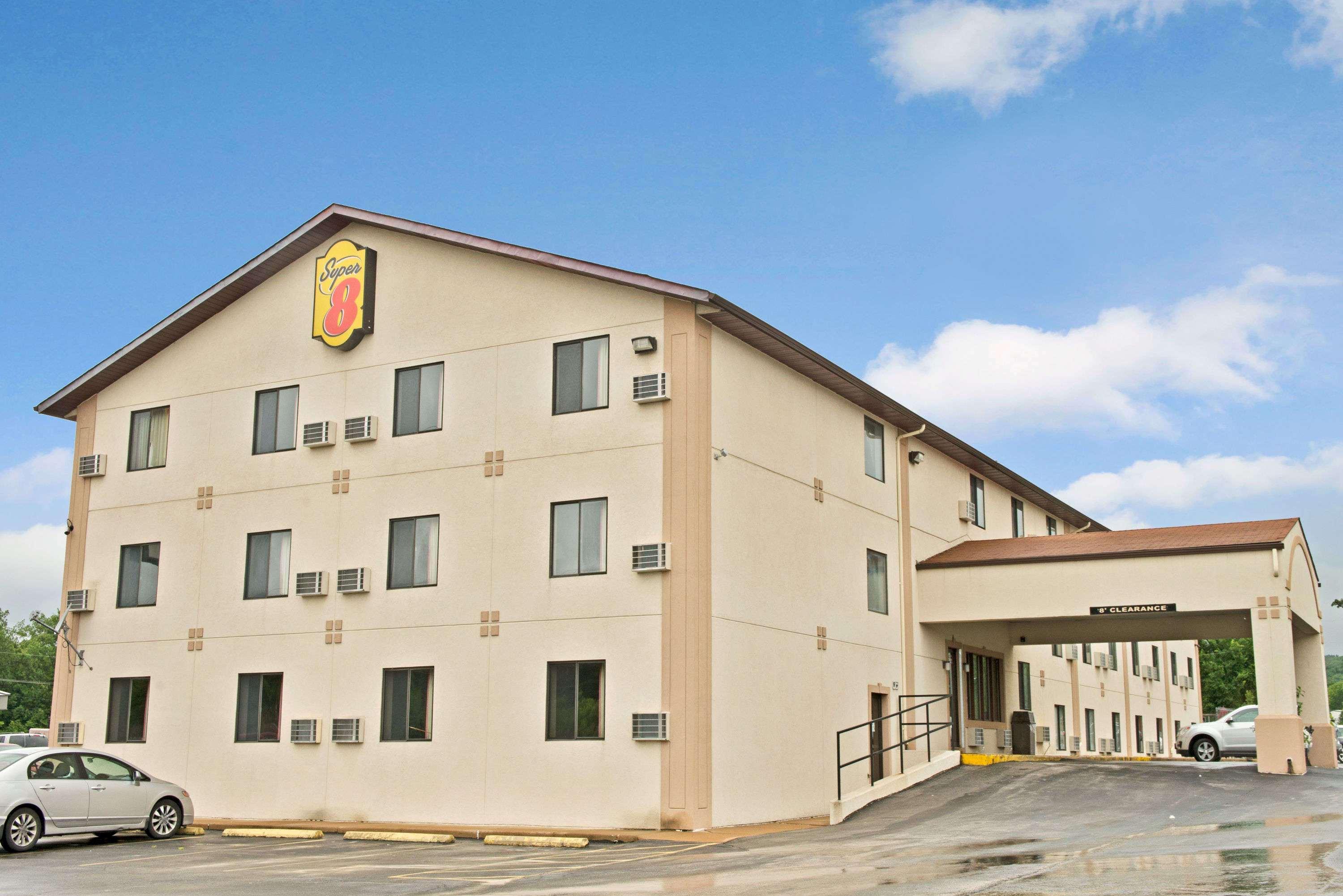 Super 8 by Wyndham Eureka/Six Flags Nearby Hotell Exteriör bild