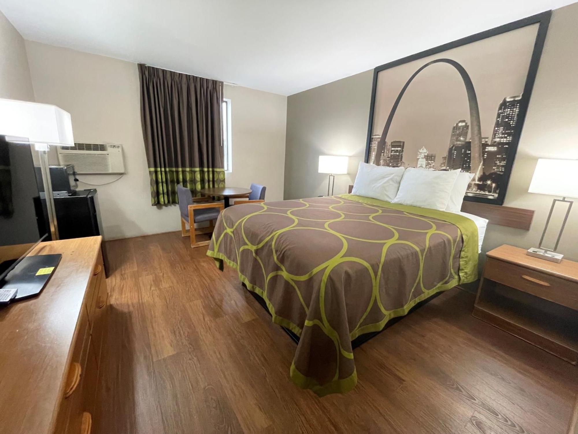 Super 8 by Wyndham Eureka/Six Flags Nearby Hotell Exteriör bild